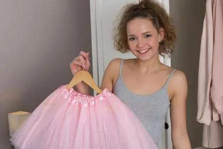 Балерина роздягається догола (ФОТО)