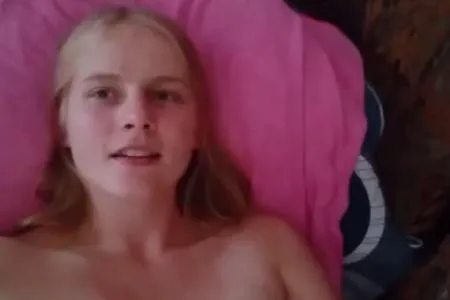 Однокласниця надіслала як дрочить (ВІДЕО)