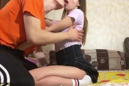 Спокусив молодшу сестру їй сподобалося (ВІДЕО)