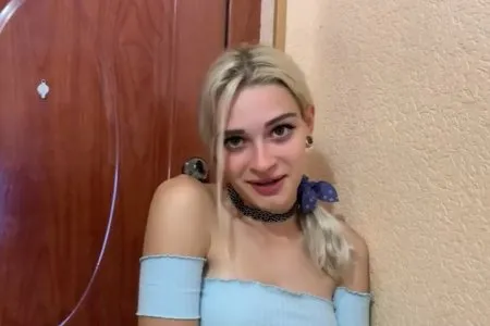 Швидко трахнув сусідку у дупу доки дружини не було вдома (ВІДЕО)